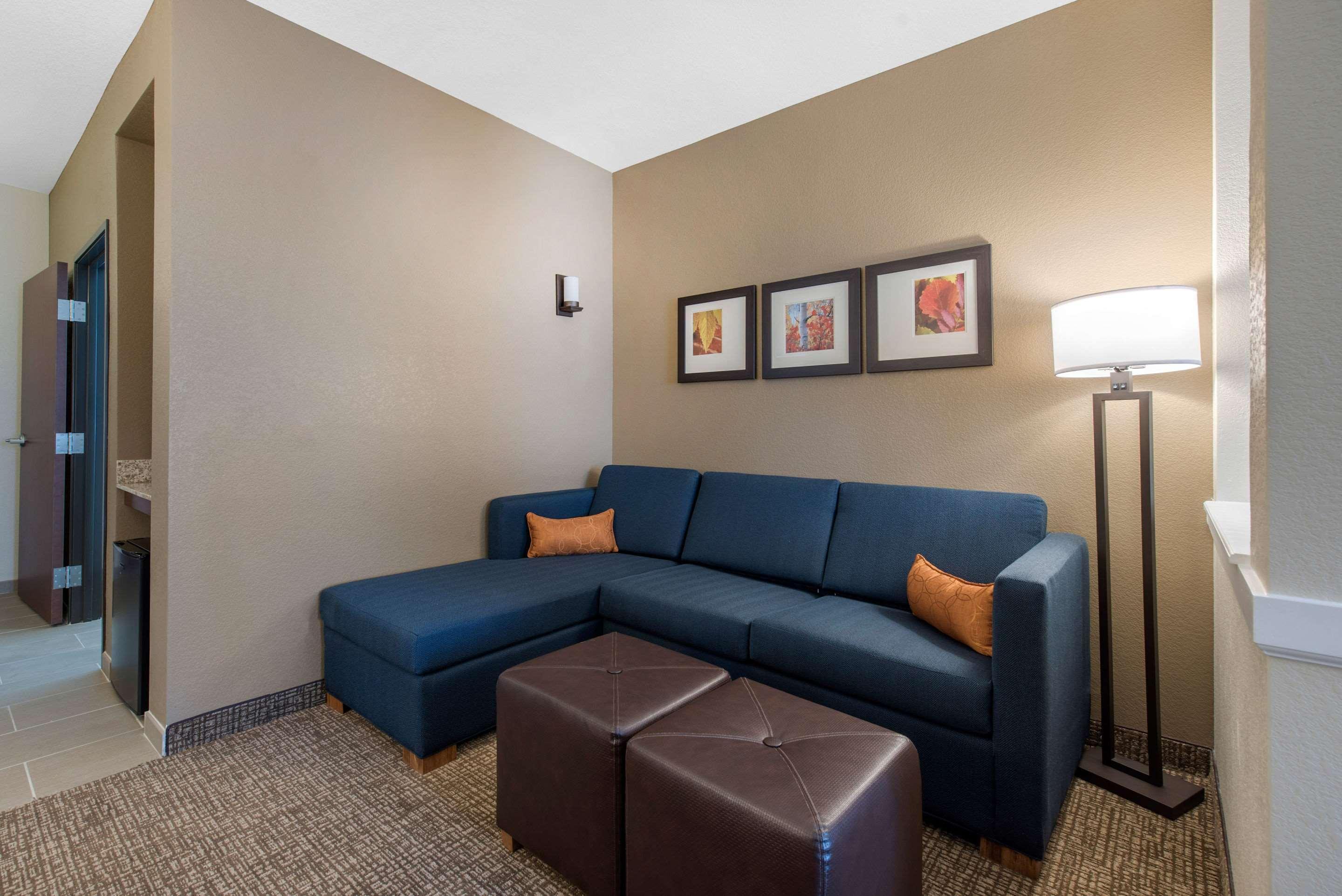 Comfort Suites Denver International Airport Bagian luar foto